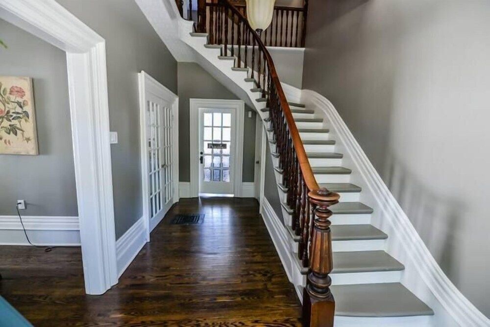 Stratford Suites - 66 Daly Ave 1