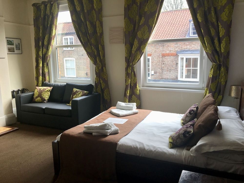 Gillygate Guest House 1