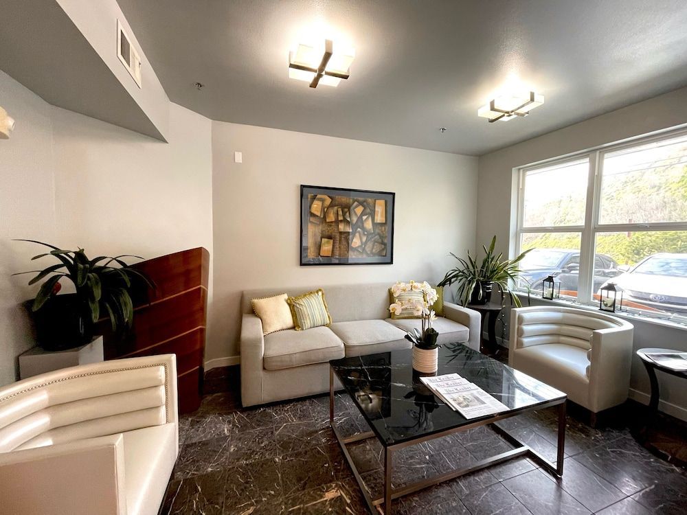 Tides Inn & Suites 2