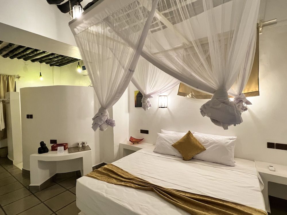 Emerald Palm Courtyard Hotel 1