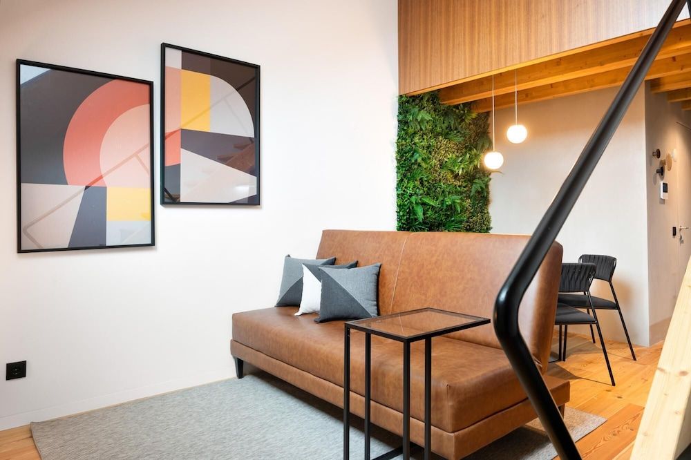 Elegant Downtown Apartment by Vacationy 1