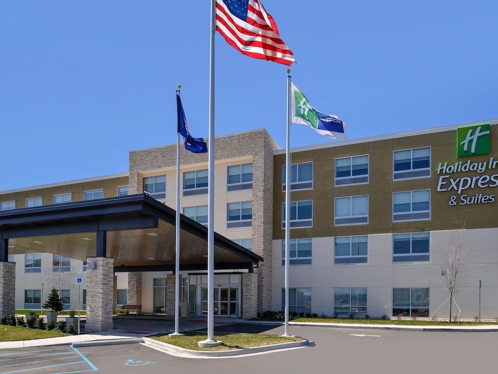 Holiday Inn Express & Suites BRIGHTON SOUTH - US 23 by IHG 1