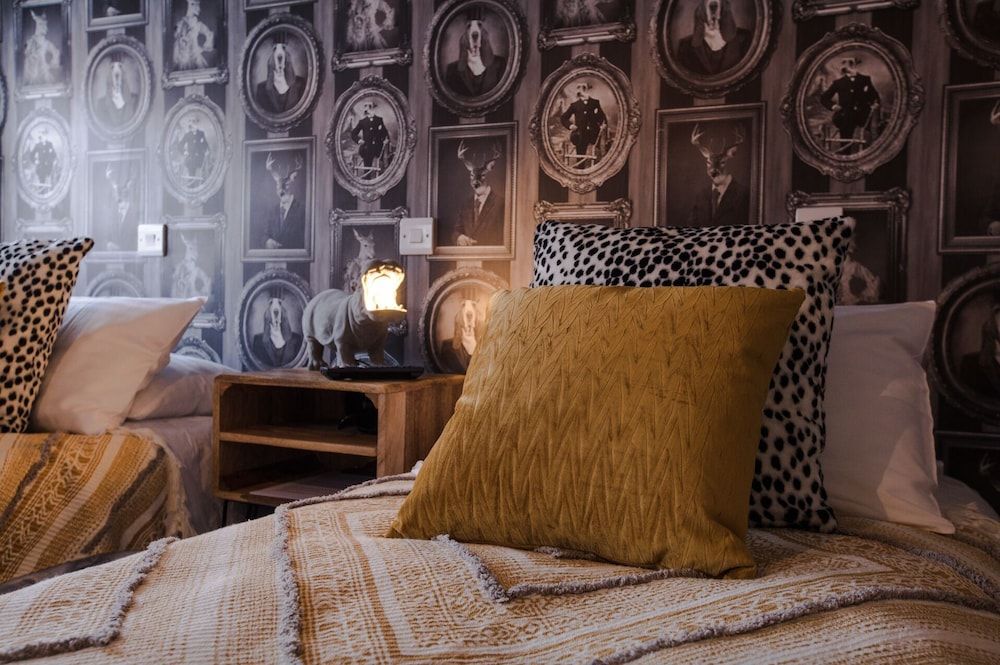 The Wheatsheaf Pub, Kitchen & Rooms 1