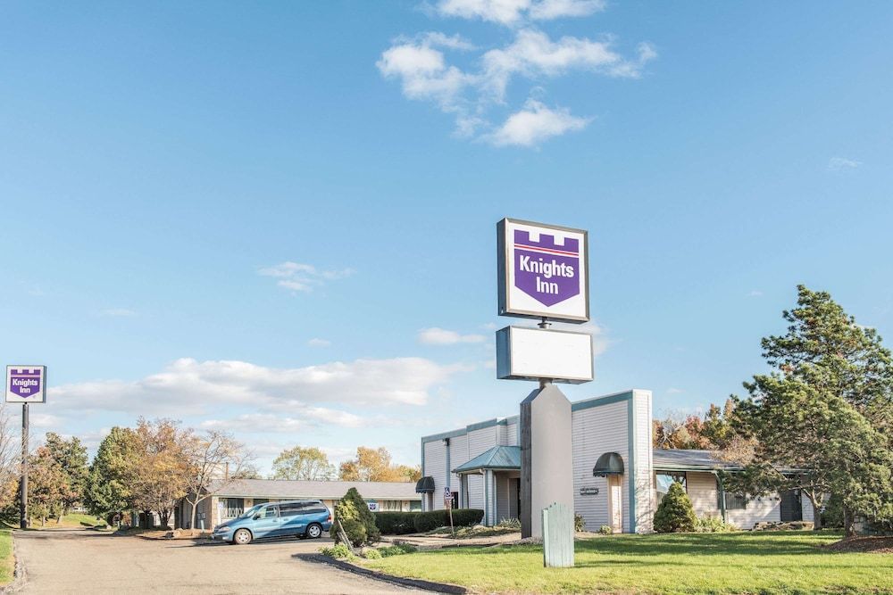 Knights Inn Canton 1
