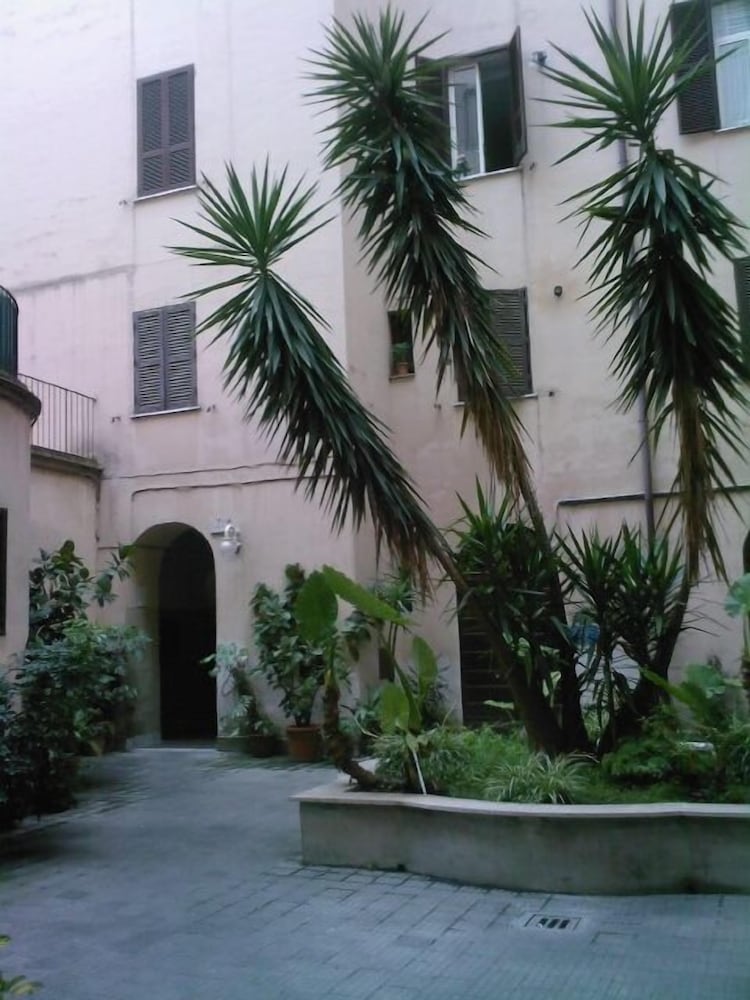 Roma Prince Inn accommodation 1