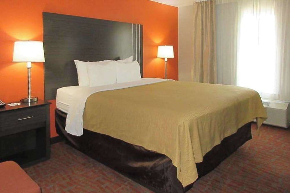 Quality Inn & Suites Fresno Northwest 1