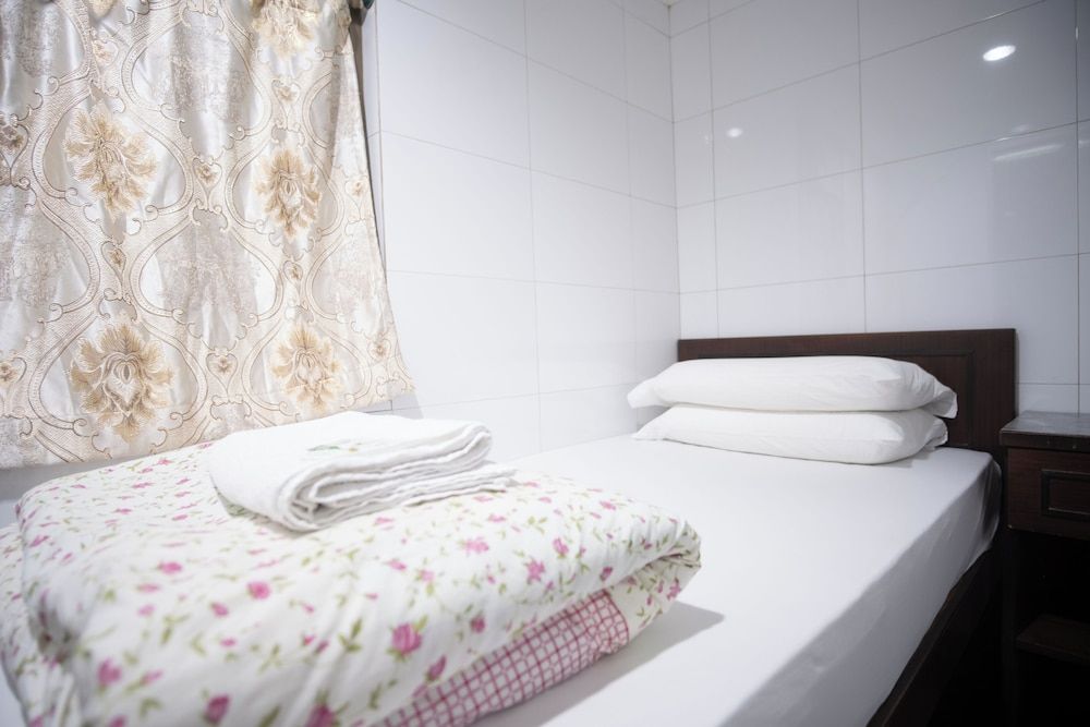Hollywood guesthouse 1