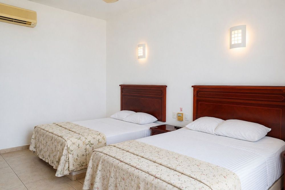Hotel Caracol Plaza 2