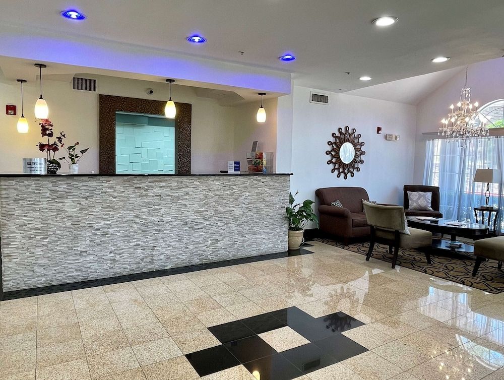 Best Western Roanoke Inn & Suites 2
