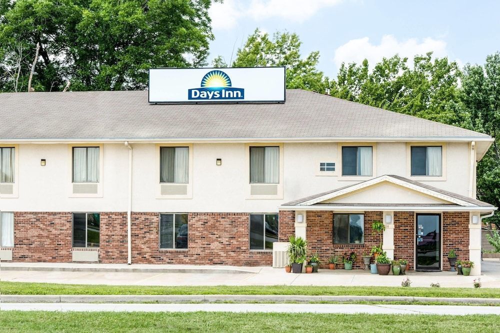 Days Inn by Wyndham Warrensburg 1