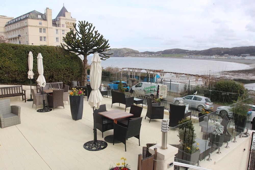 Bryn-Y-Mor Hotel 1