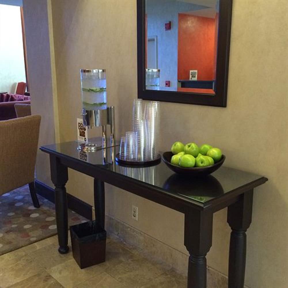 Cupertino Hotel 2
