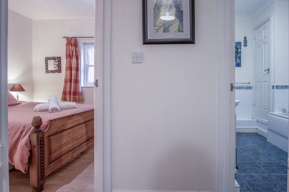 Arcadia - 1 Bedroom Apartment - Tenby 2