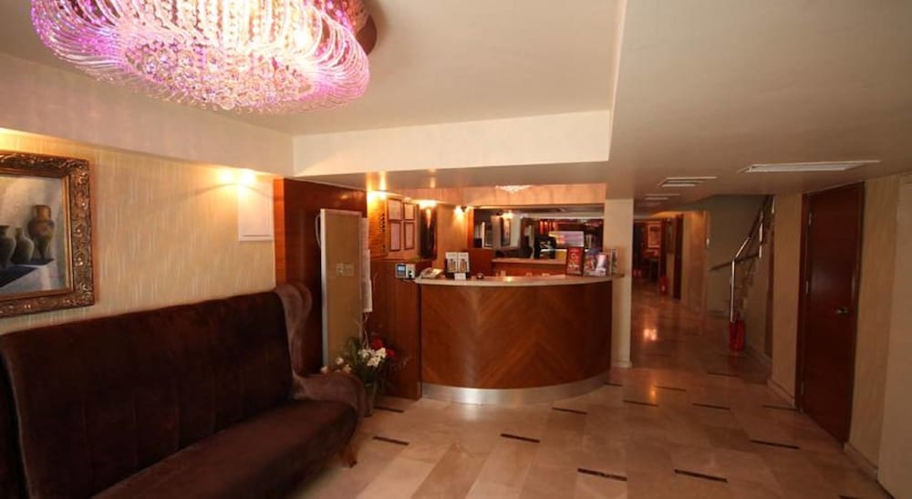 Royce Hotel 2