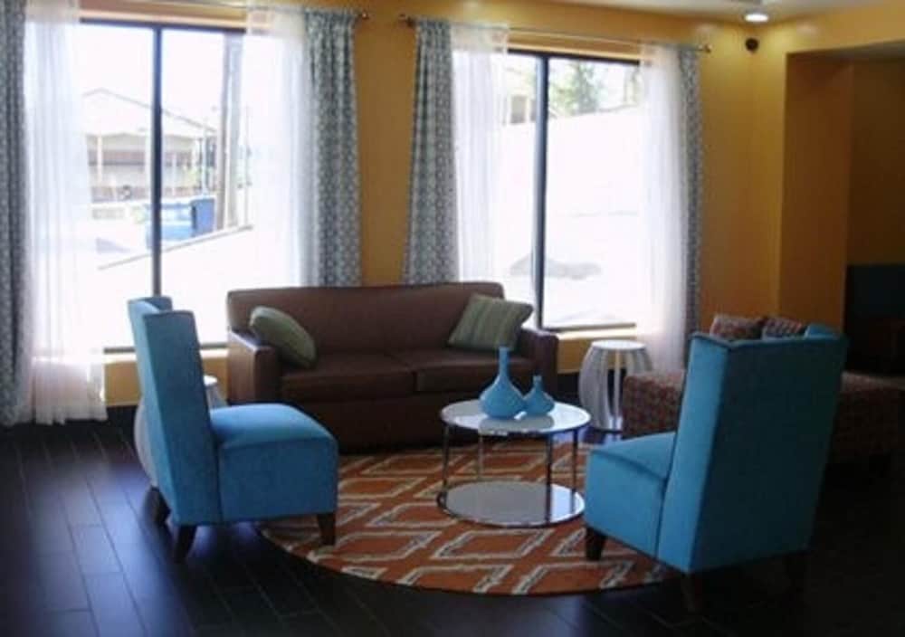 Econo Lodge 2