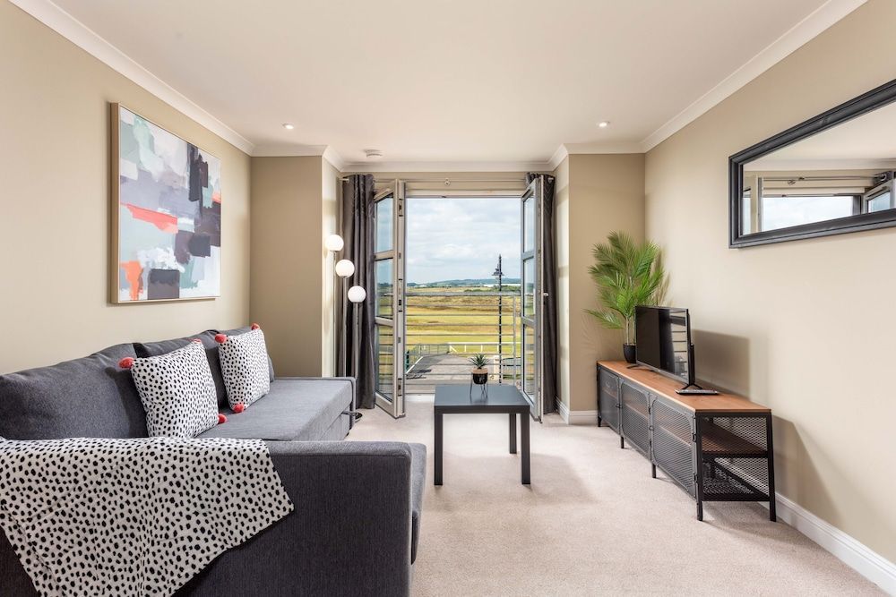 Old Prestwick View - Donnini Apartments 1