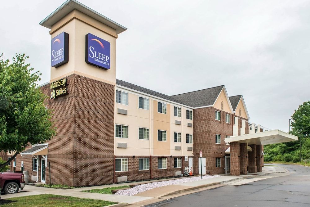 Sleep Inn & Suites Pittsburgh Airport 1