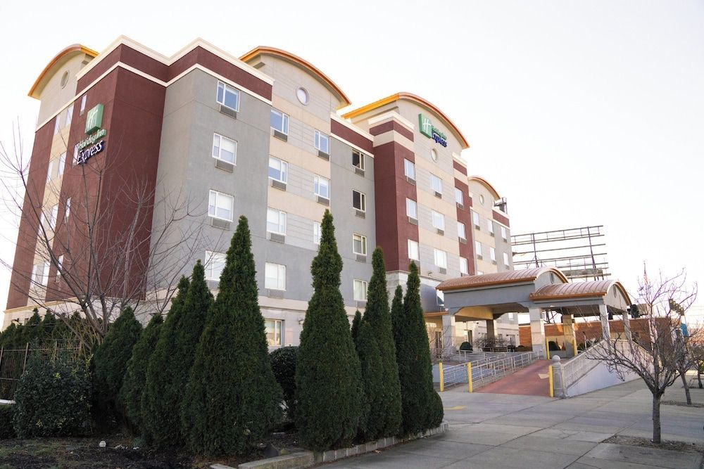 Holiday Inn Express QUEENS - MASPETH by IHG 1