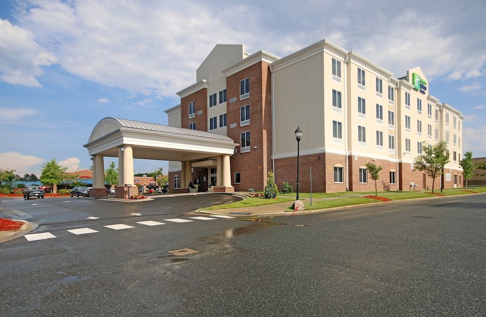 Holiday Inn Express & Suites CHARLOTTE NORTH by IHG 1