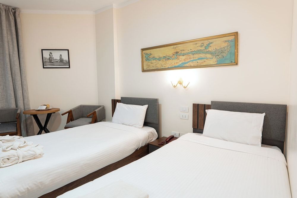 Gaddis Hotel, Suites and Apartments 1