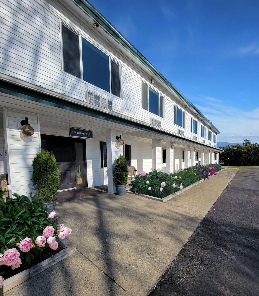 South Side Inn - Burlington 1
