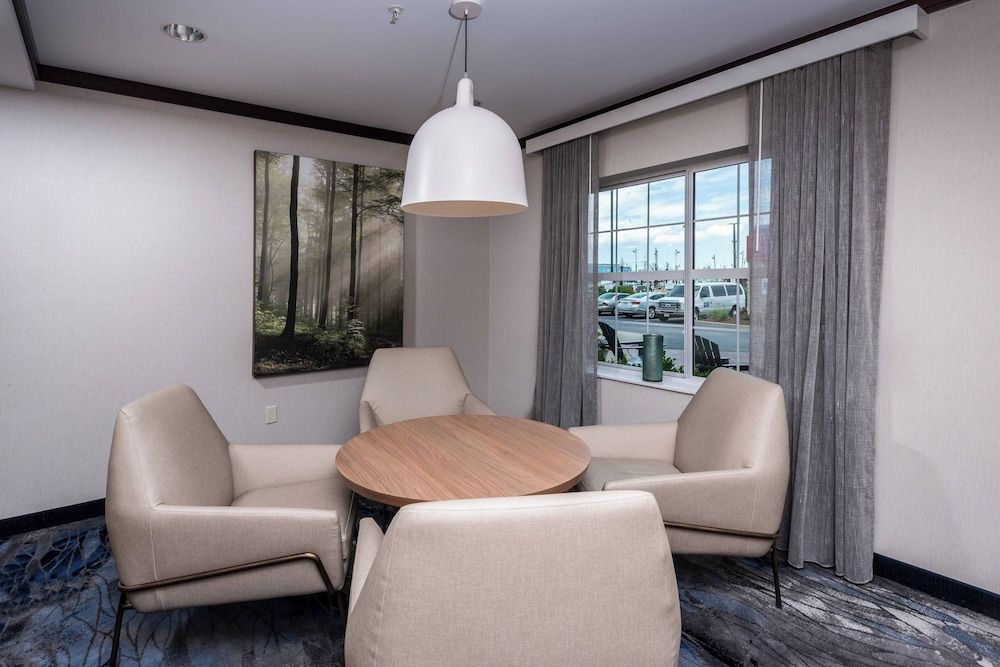 Fairfield Inn and Suites by Marriott New Bedford 2