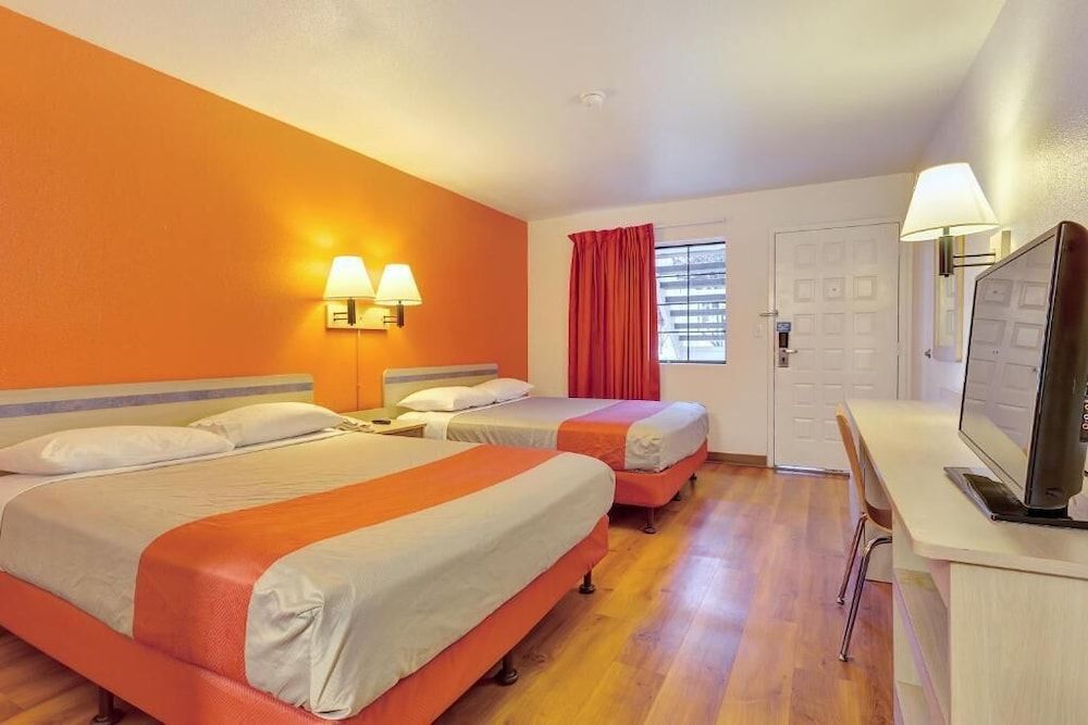 Super 8 by Wyndham Santa Rosa North 1