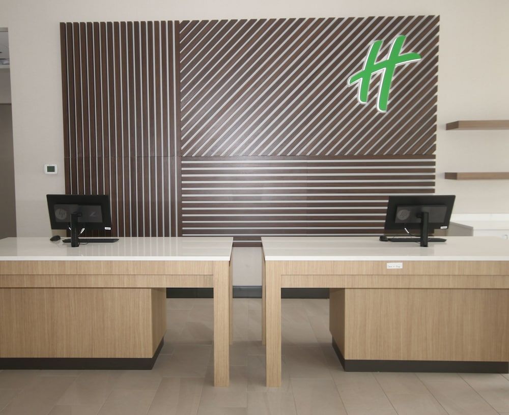 Holiday Inn & Suites FAYETTEVILLE W-FORT BRAGG AREA by IHG 2