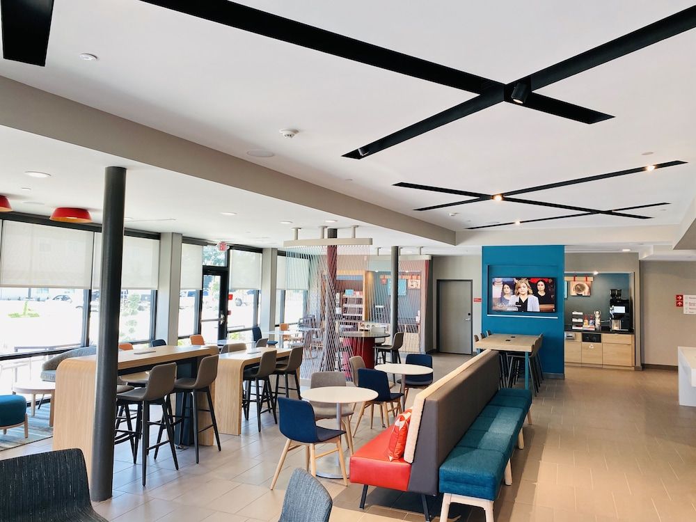 avid hotel BEAUMONT by IHG 1