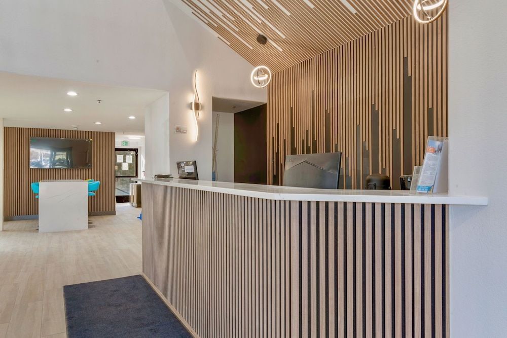 Days Inn by Wyndham Thornton 2