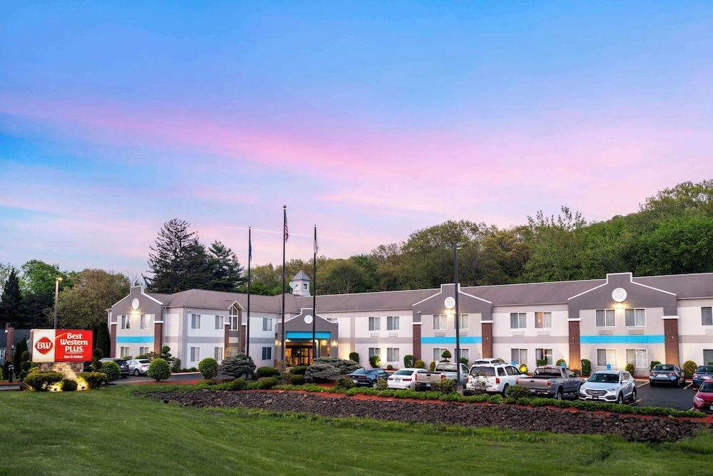 Best Western Plus New England Inn & Suites 1