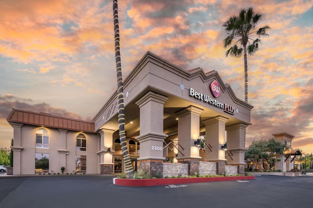 Best Western Plus Hilltop Inn 1