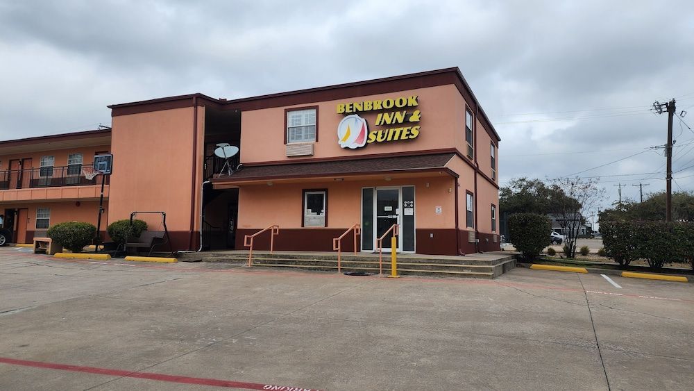 Benbrook Inn & Suites 1