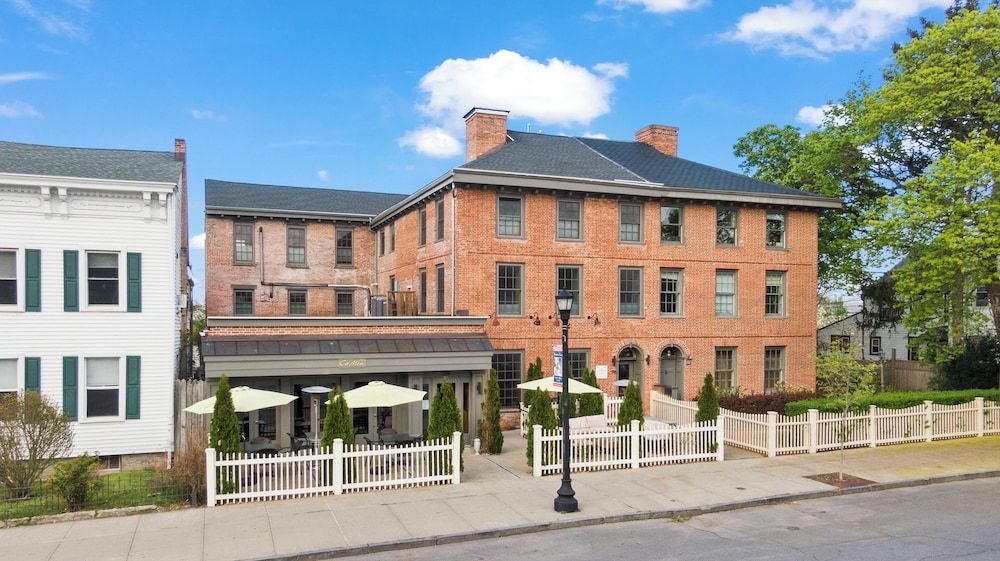 Howard Hotel 1