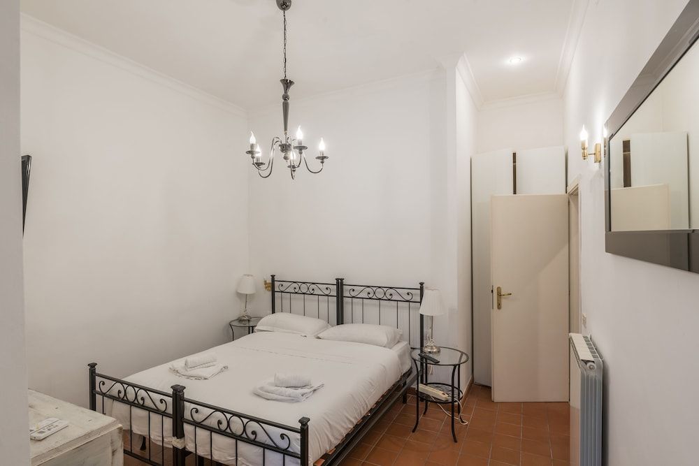 JOIVY Trevi Fountain's relais 2
