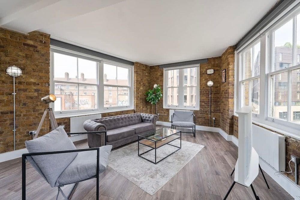 Spacious & bright oasis in Old Street 1