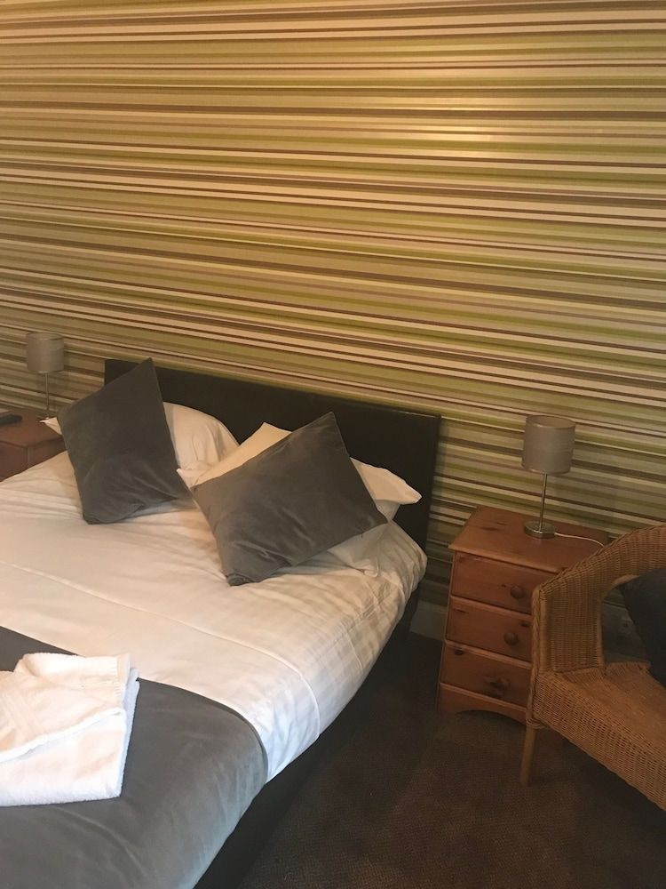 Crown Hotel 2
