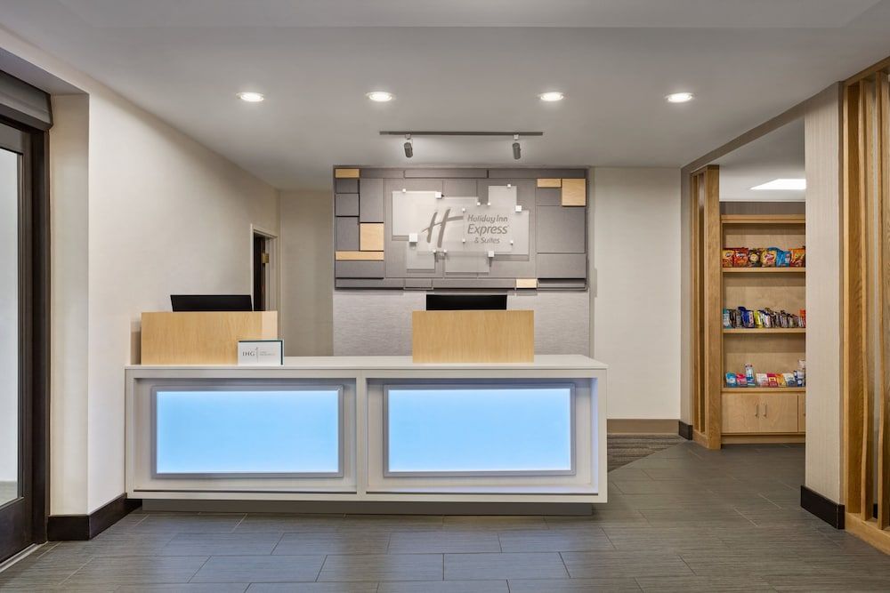 Holiday Inn Express & Suites GREENVILLE-DOWNTOWN by IHG 2