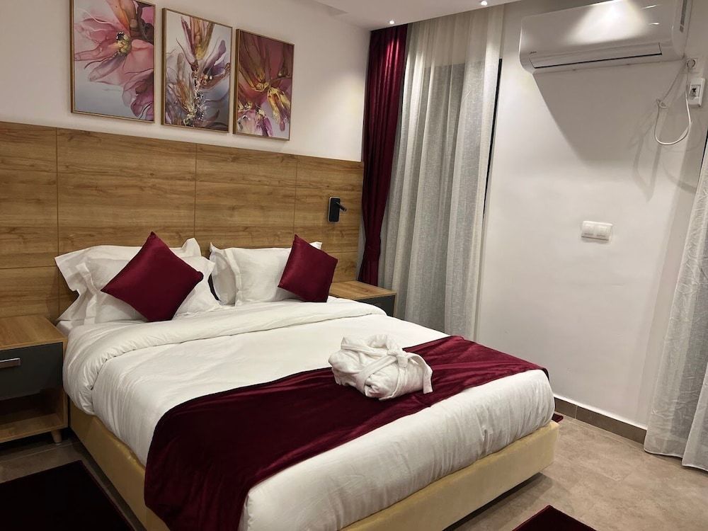 Kingdom Luxury Hotel 1