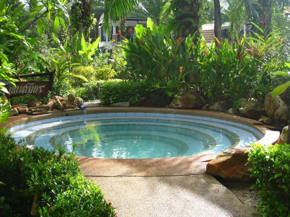 Nattha Waree Hot Spring Resort and Spa 1
