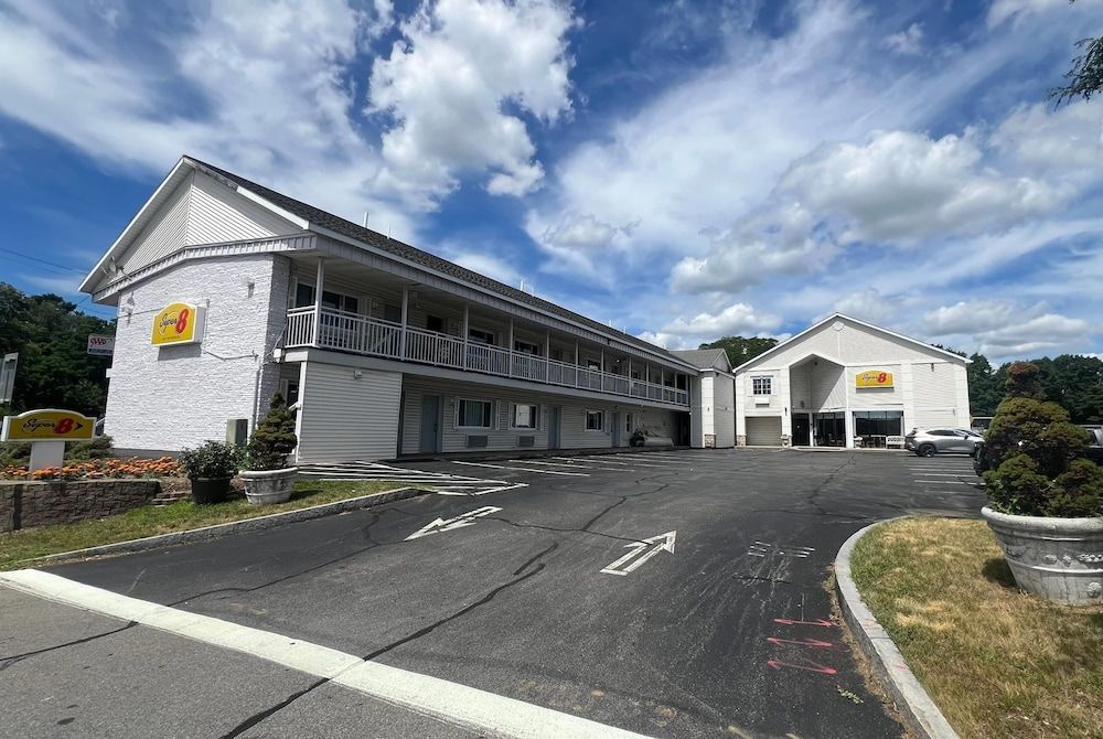Super 8 by Wyndham Albany 1