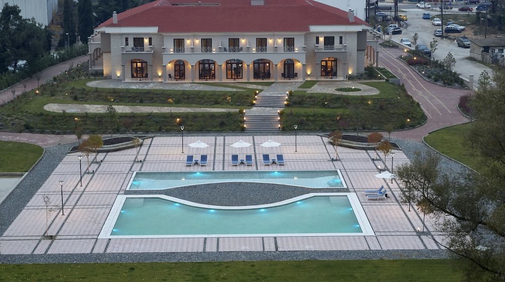 The Lake Hotel 1