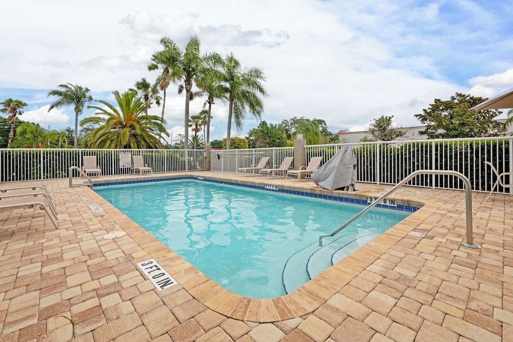 Best Western Edgewater Inn 1