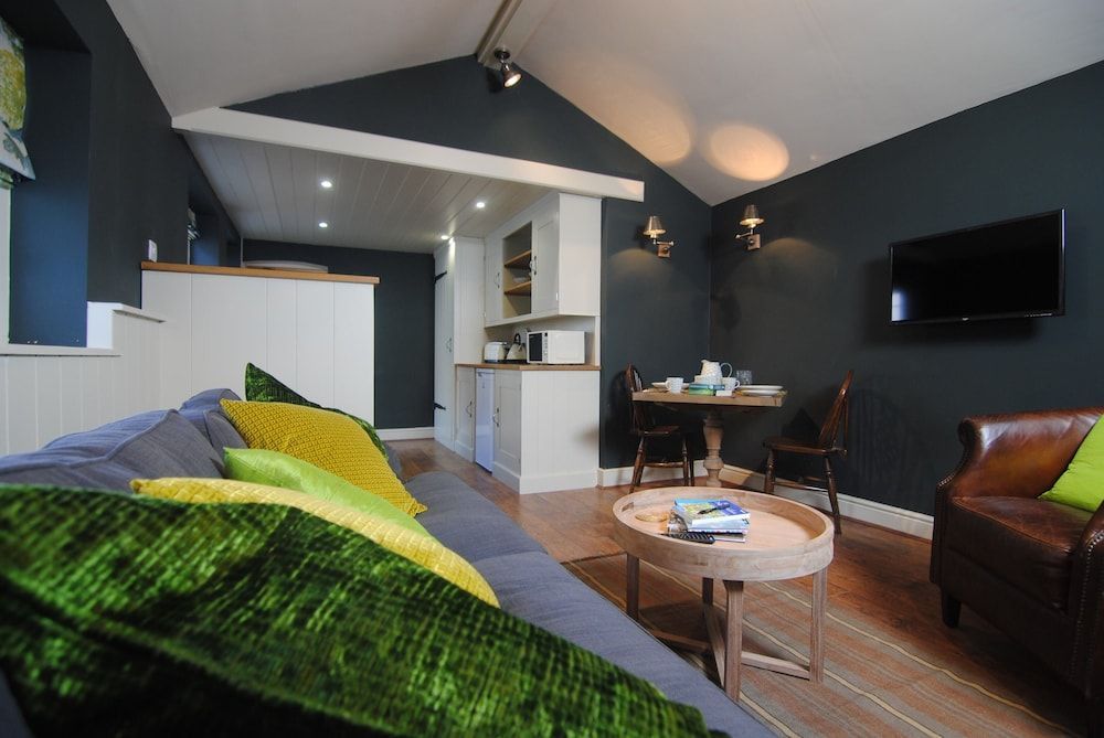 Courtyard Cottages Lymington, 2 Adults only 2