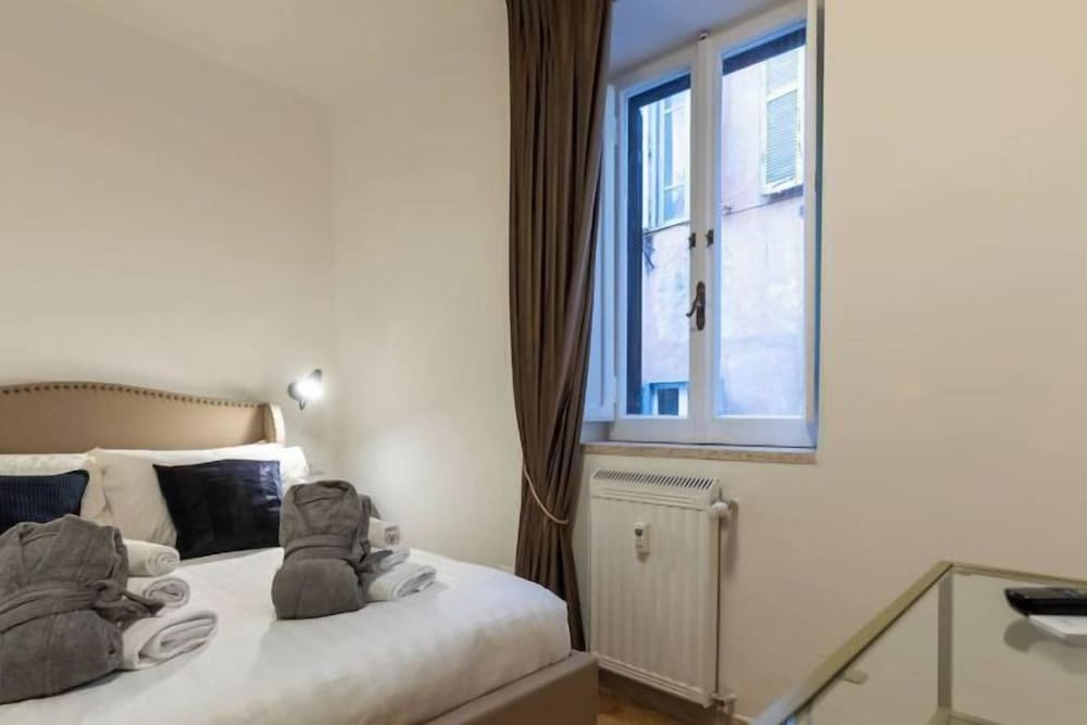 Amelie Suite Navona 2