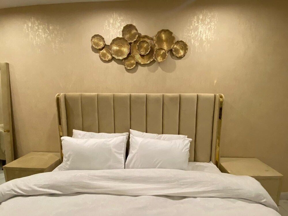Luxus Suites 1