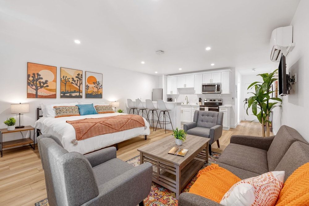 Palm Desert Suites 2