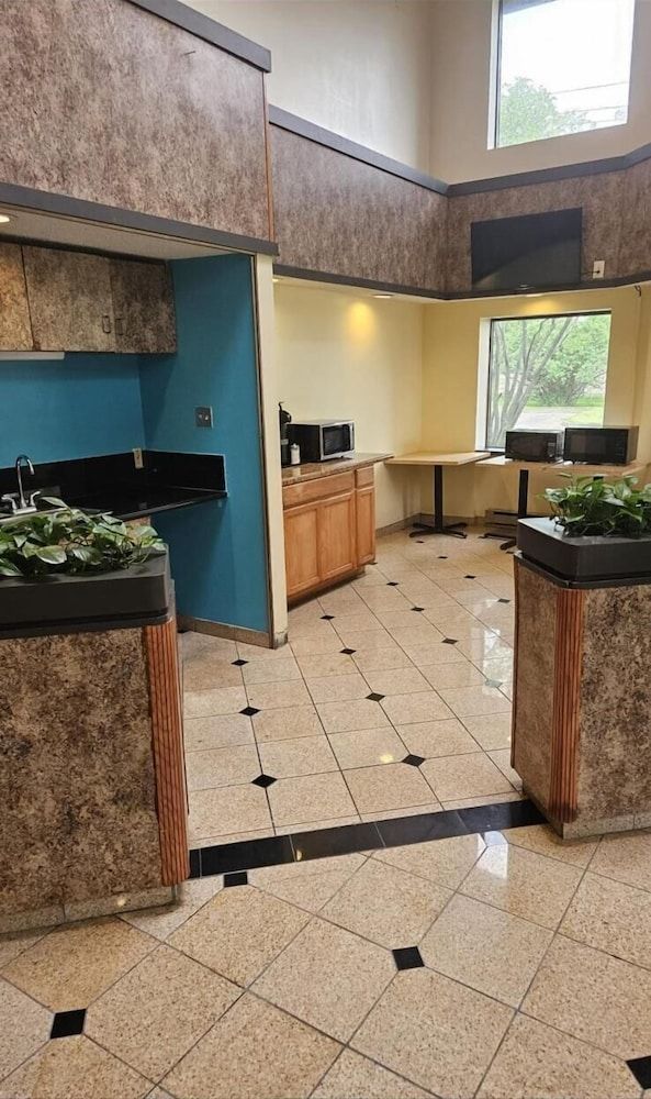 Americas Best Value Inn Horseheads 2