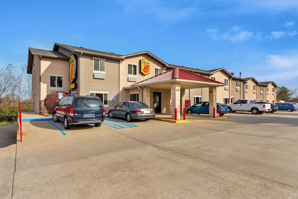 Super 8 by Wyndham Bloomington University Area 1