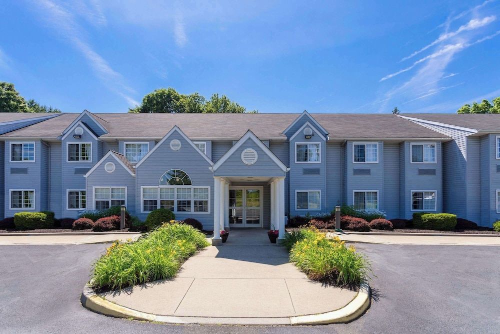 Microtel Inn & Suites by Wyndham Bethel/Danbury 1